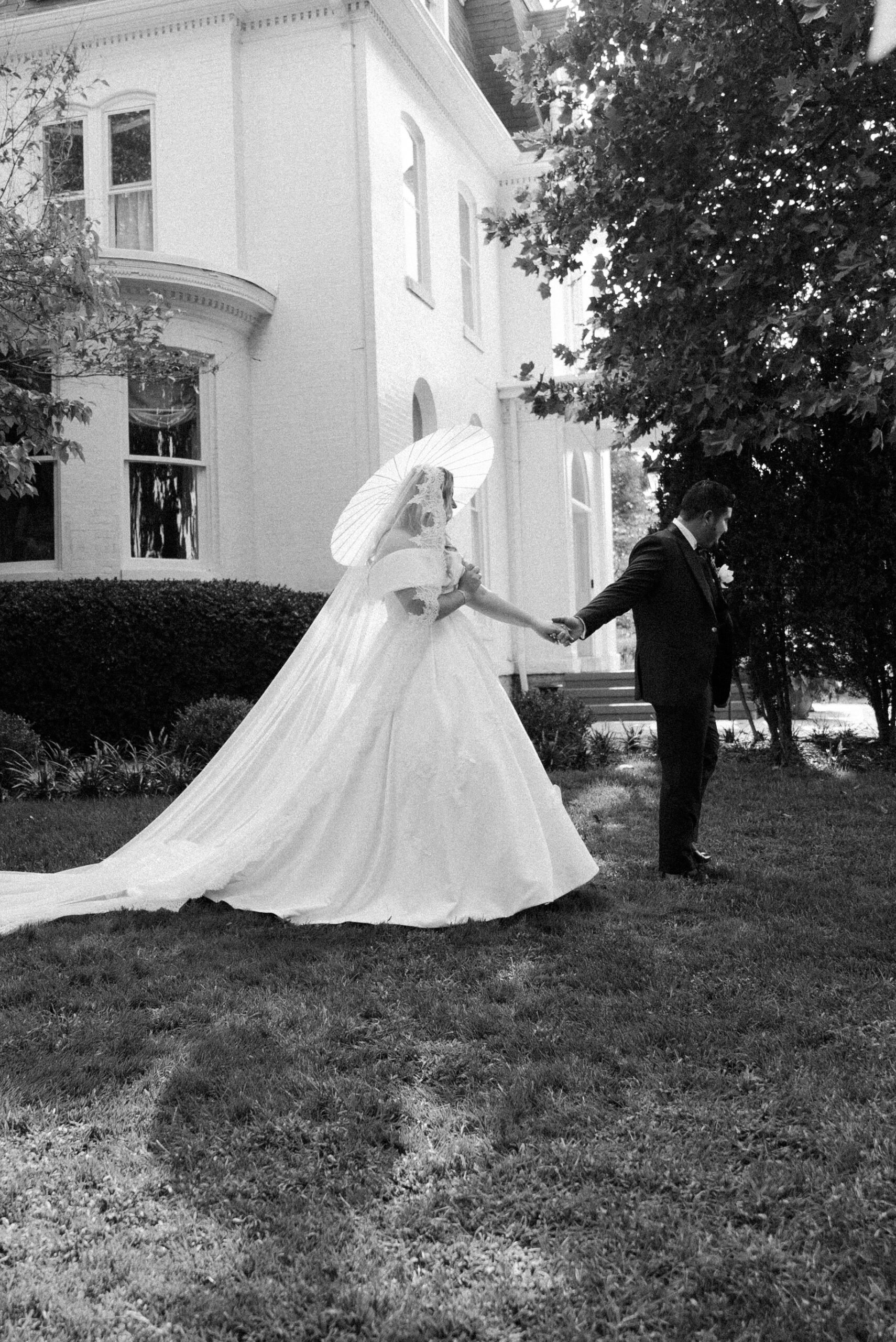 Washington DC wedding photographer captures wedding photos